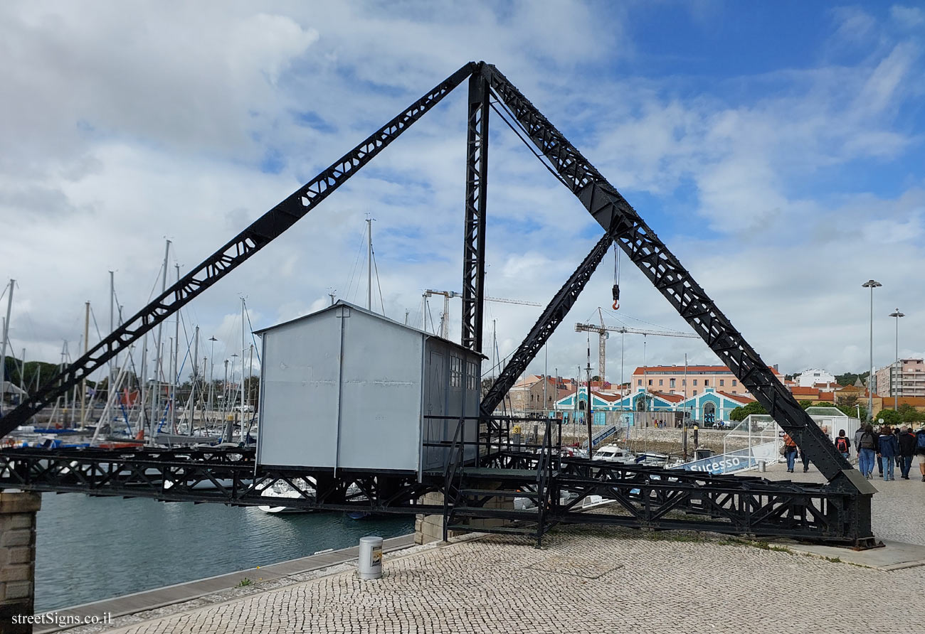 Lisbon - Commemorating the crane at the Naval Air Force base - Av. Brasília BP, 1400-038 Lisboa, Portugal