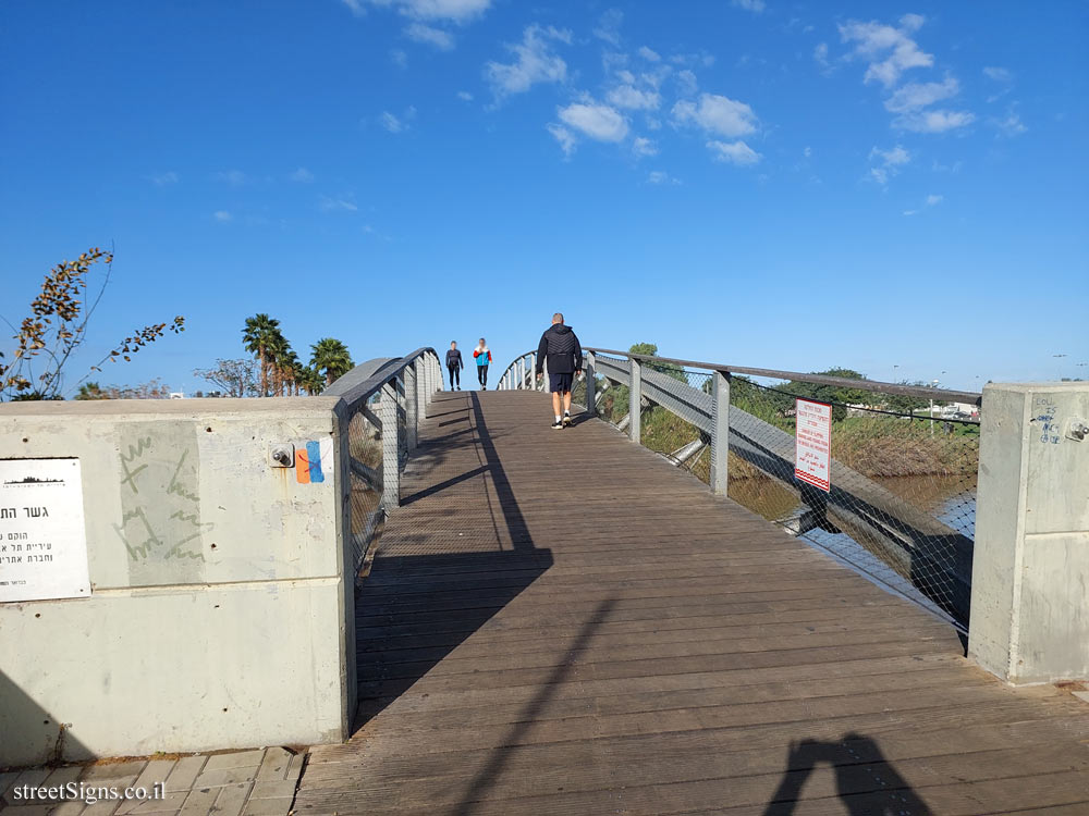 Tel Aviv - Exhibition Bridge - Israel National Trail, Tel Aviv-Yafo, Israel