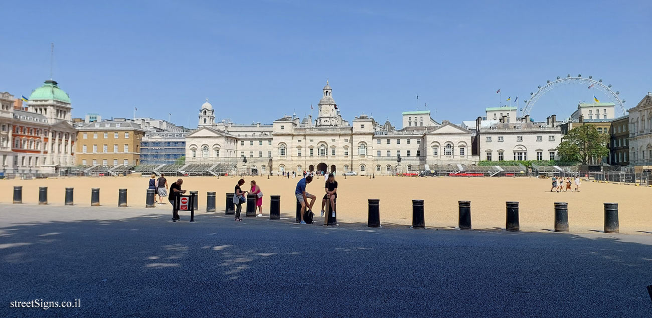 London - Jubilee Walkway - Horse Guards Parade - 69 Horse Guards Rd, London SW1A 2BE, UK