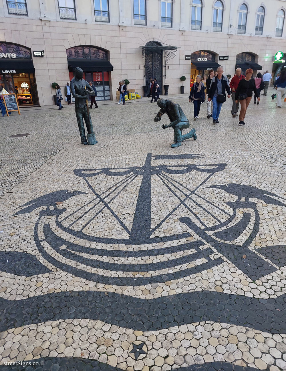 Lisbon - a commemorative statue for the pavers of the city’s sidewalks - Praça dos Restauradores 10, 1249-970 Lisboa, Portugal