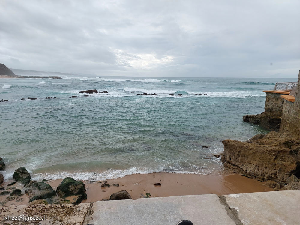 Ericeira - Surfing beach - South Beach - Baleia - R. Belo Horizonte 14-20, 2655-320 Ericeira, Portugal