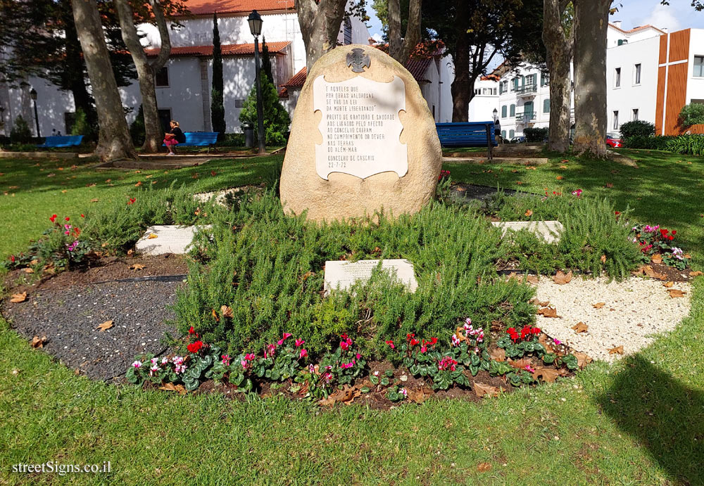 Cascais - a monument to soldiers who fell in battles overseas - Largo da Assunção 3, 2750-642 Cascais, Portugal