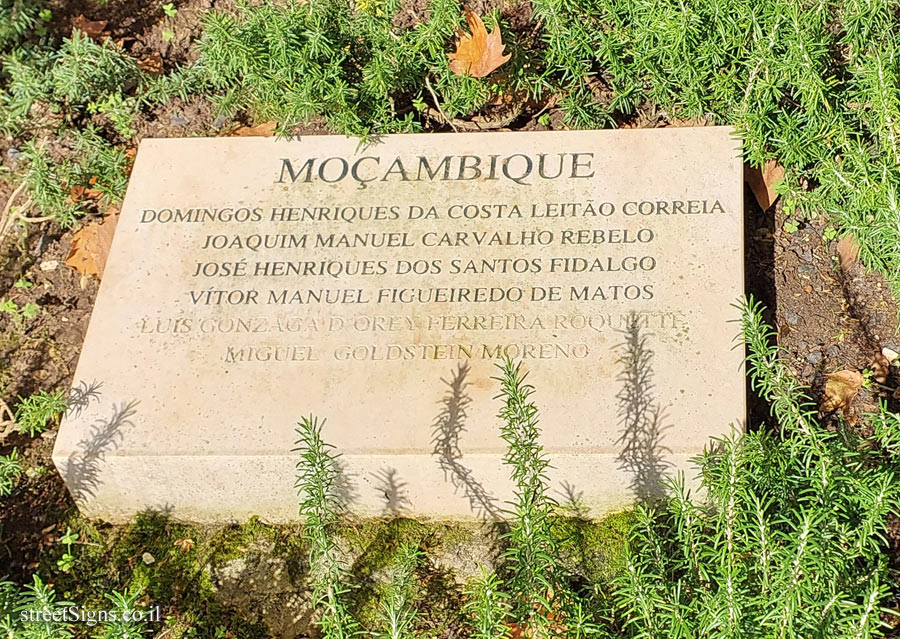 Cascais - a monument to soldiers who fell in battles overseas - Largo da Assunção 3, 2750-642 Cascais, Portugal