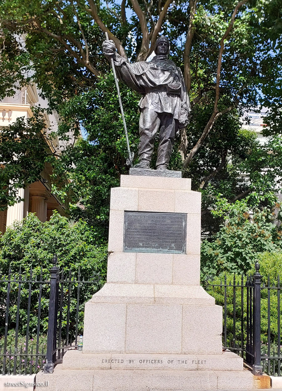 London - A statue commemorating the explorer Robert Falcon Scott - Waterloo Pl, St. James’s, London SW1Y 5ER, UK