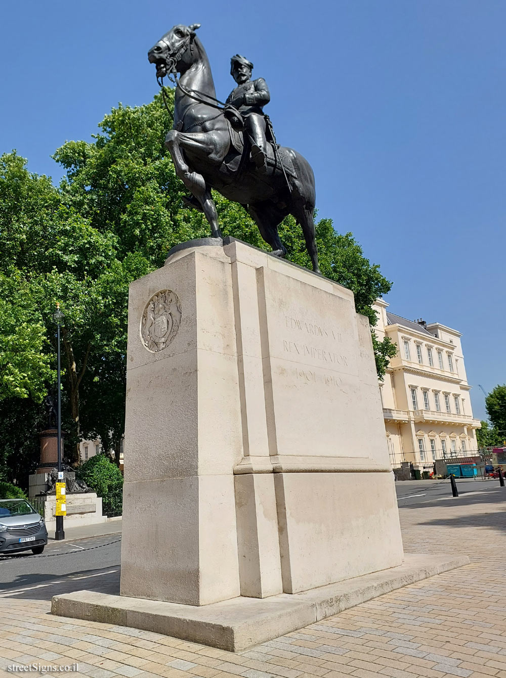 London - Statue of King Edward VII riding a horse - 107 Pall Mall, St. James’s, London SW1Y 5ER, UK