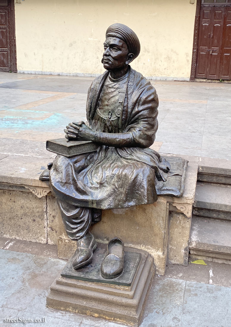 Ahmedabad - Monument to the poet Dalpatram - 657-656, Old City, Zaveriwad, Kalupur, Ahmedabad, Gujarat 380001, India