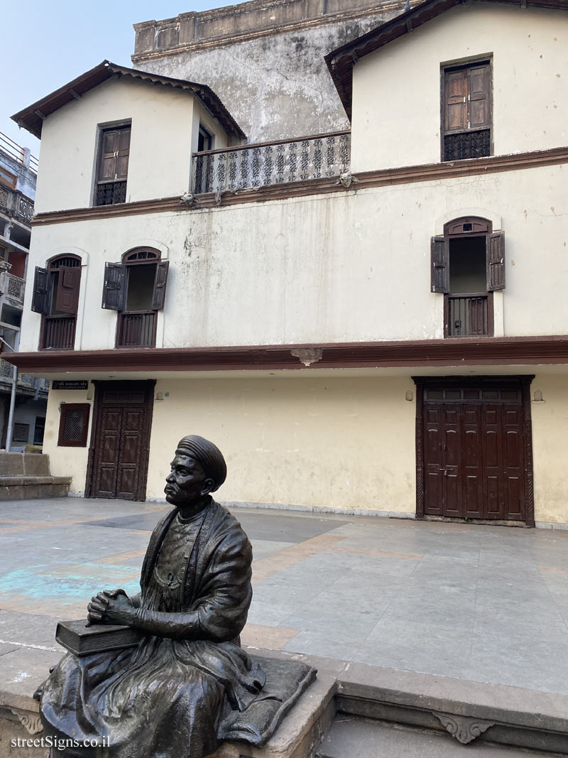 Ahmedabad - Monument to the poet Dalpatram - 657-656, Old City, Zaveriwad, Kalupur, Ahmedabad, Gujarat 380001, India