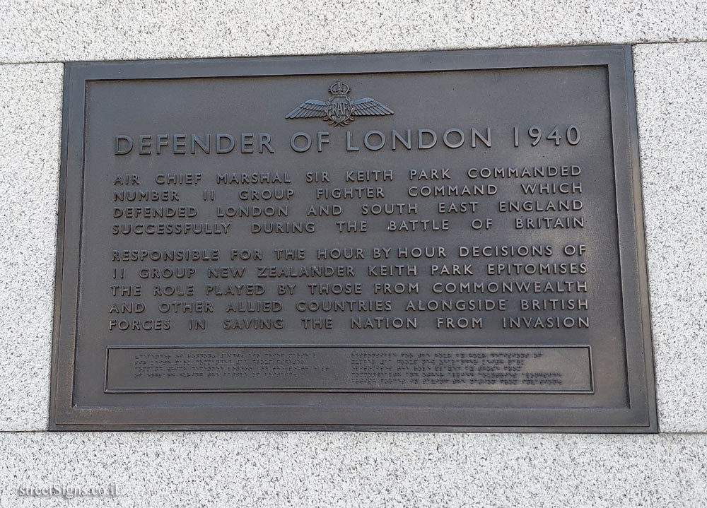 London - Statue commemorating pilot Keith Park - 107 Pall Mall, St. James’s, London SW1Y 5ER, UK