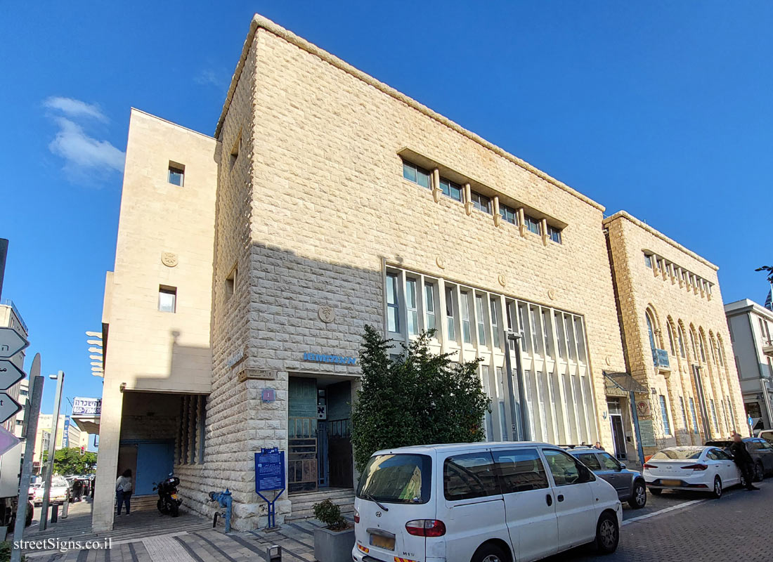Haifa - Heritage Sites in Israel - ANGLO Palestine bank (APC) - Natanzon St 1, Haifa, Israel