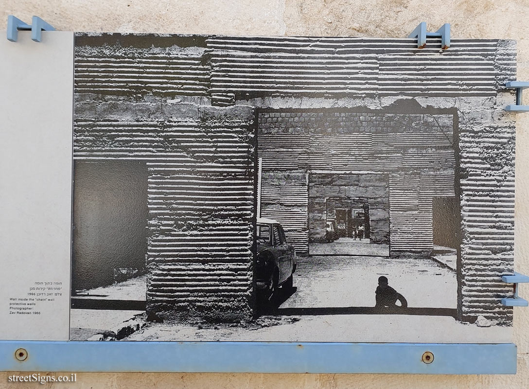Jerusalem - Photograph in stone - Divided city (Board 5) - Safra Square 13, Jerusalem, Israel