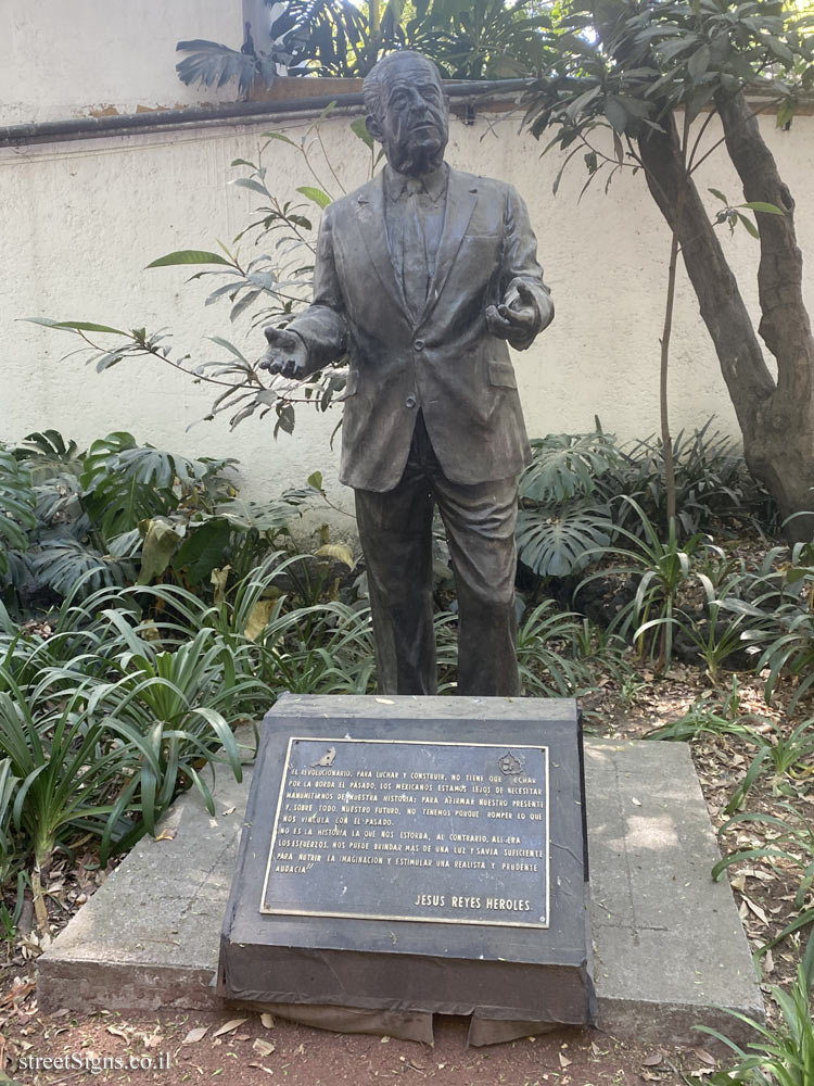 Mexico City - The statue of Jesús Reyes Heroles - Cda. Fco. Sosa 25, Santa Catarina, Coyoacán, 04010 Ciudad de México, CDMX, Mexico