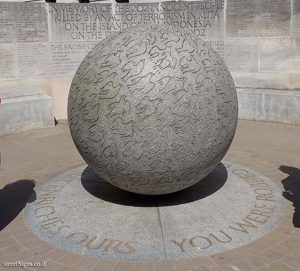 London - Memorial to those killed in the 2002 Bali bombing - 69 Horse Guards Rd, London SW1A 2AH, UK