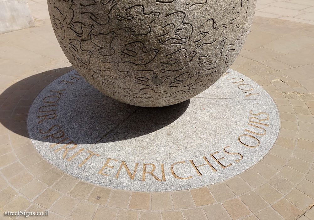 London - Memorial to those killed in the 2002 Bali bombing - 69 Horse Guards Rd, London SW1A 2AH, UK