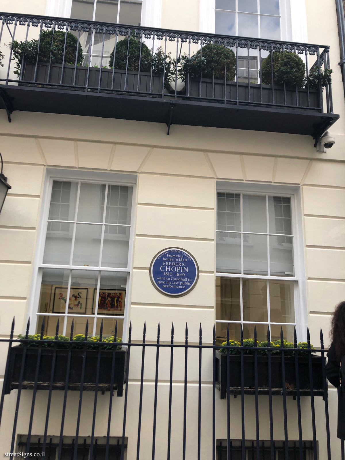 London -  A commemorative plaque on the house from which Chopin went to his last concert - 4 St James’s Pl, St. James’s, London SW1A 1NP, UK