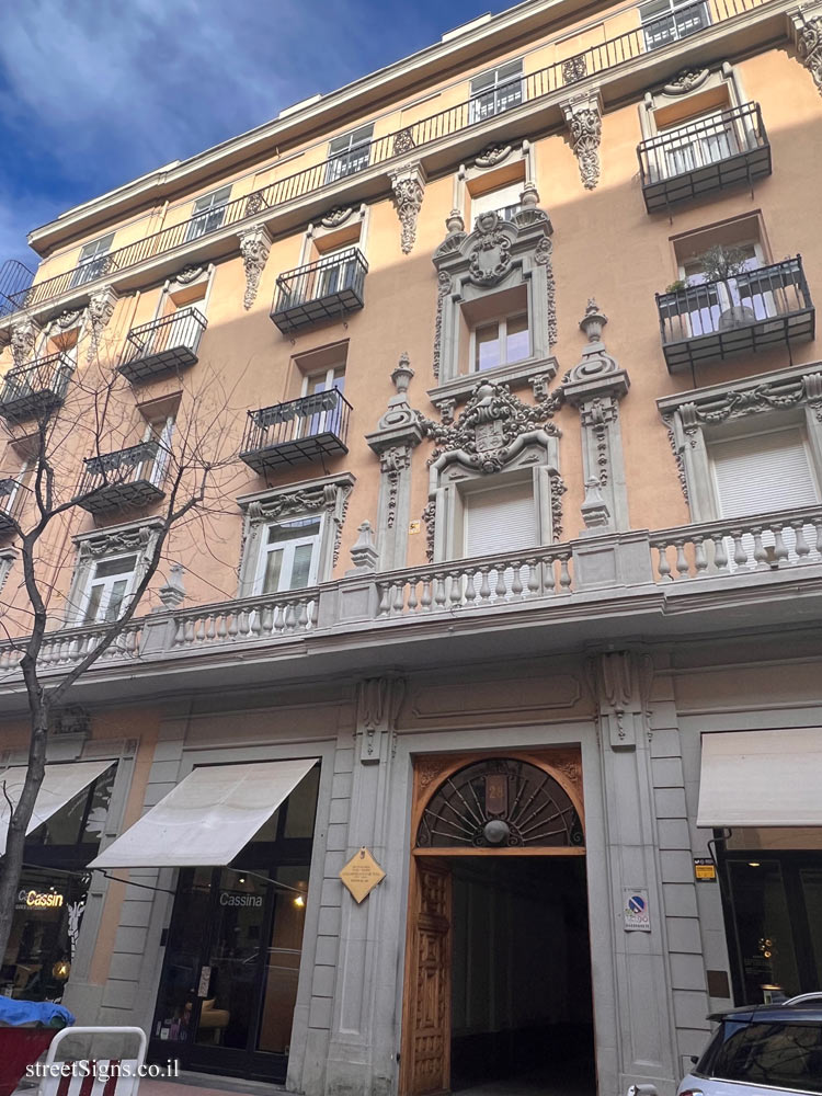 Madrid - the house where the journalist Guillermo Luca de Tena lived - Calle de Lagasca, 28, 28001 Madrid, Spain