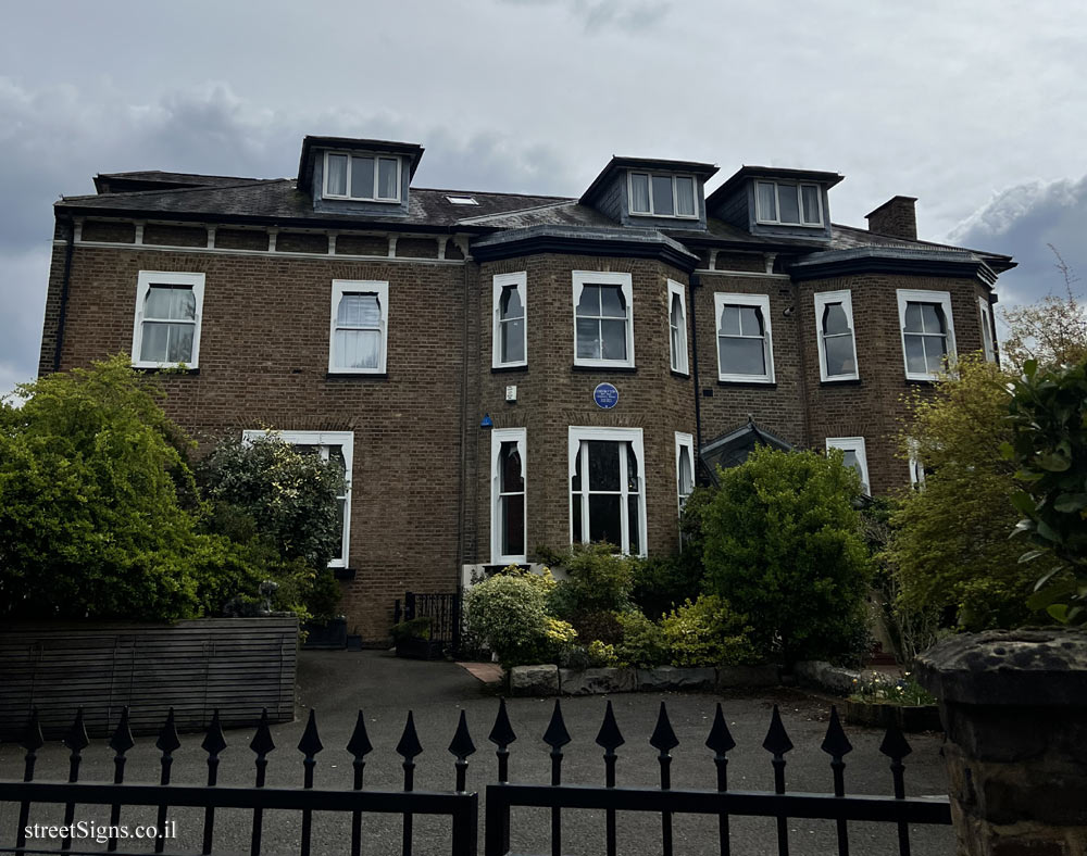 Chessington - the house where children’s author Enid Blyton lived - 207 Hook Rd, Chessington KT9 1HJ, UK