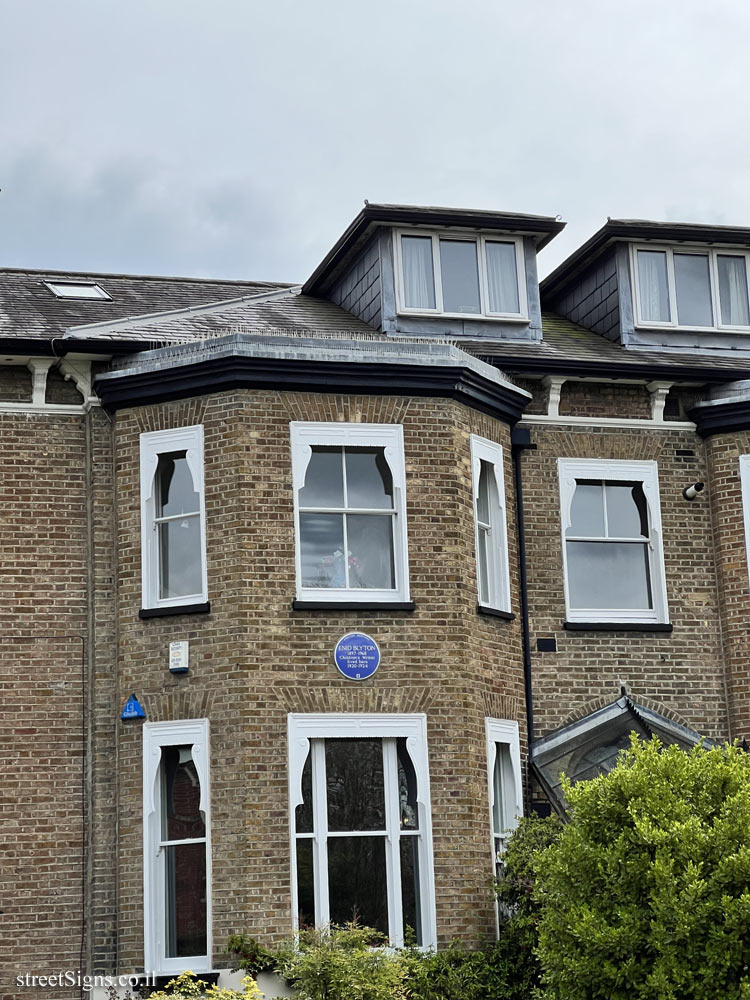 Chessington - the house where children’s author Enid Blyton lived - 207 Hook Rd, Chessington KT9 1HJ, UK