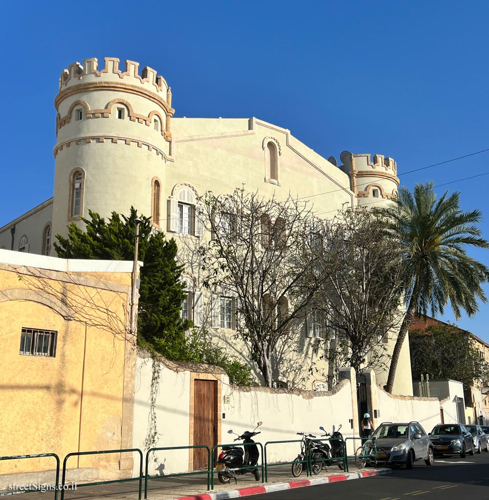 Tel Aviv - buildings for preservation - 27 Yeffet - Turret Building