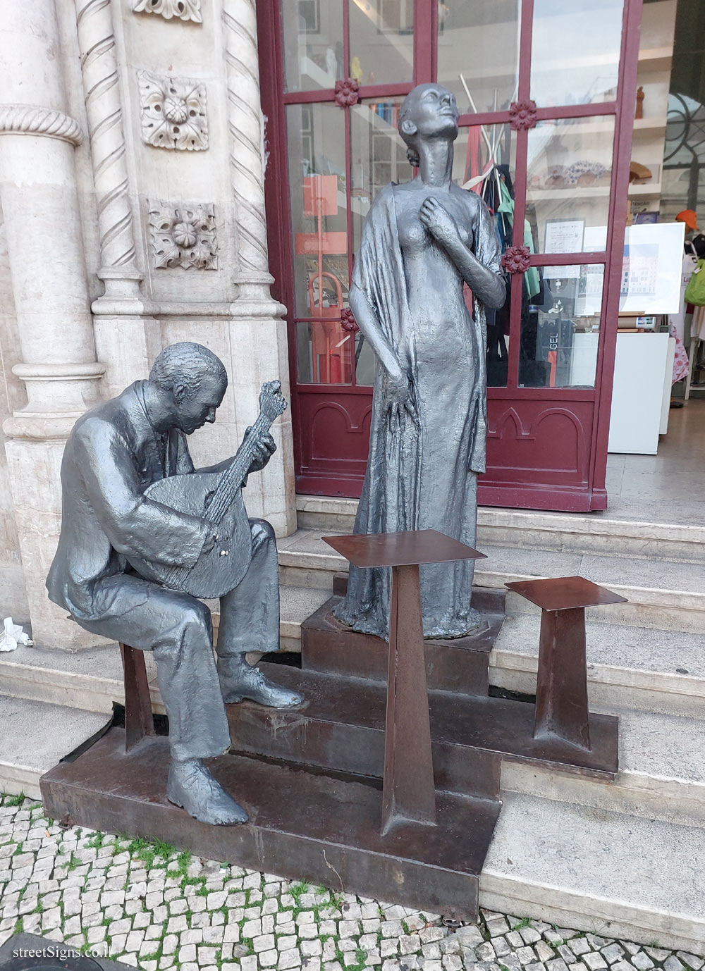 Fado player and singer - Rossio, R. 1º de Dezembro 125, 1249-970 Lisboa, Portugal