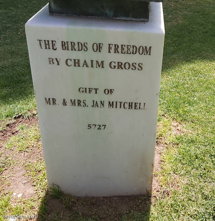 Jerusalem - The Hebrew University - Birds of Freedom - Outdoor sculpture by Chaim Gross - Sderot Magnes, Jerusalem, Israel