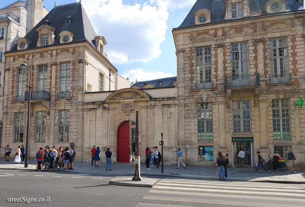 Paris - History of Paris - Hotel de Mayenne - 21 Rue Saint-Antoine, 75004 Paris, France