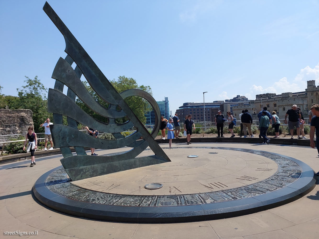 London - Sundial at Tower Hill Station - Tower Hill Underground station London, UK