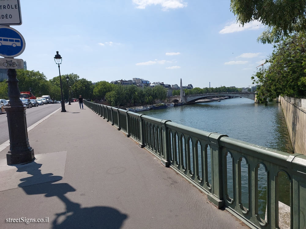 Paris - Sully Bridge - Pont Sully - Quai de Béthune, 75004 Paris, France