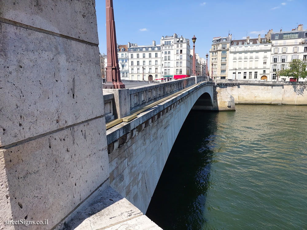 Paris - Tournelle Bridge - 6 Port de la Tournelle, 75005 Paris, France