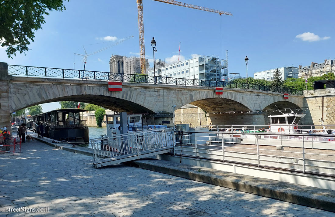 Paris - Archbishop’s Bridge - Pont de l’Archevêché, 75005 Paris, France