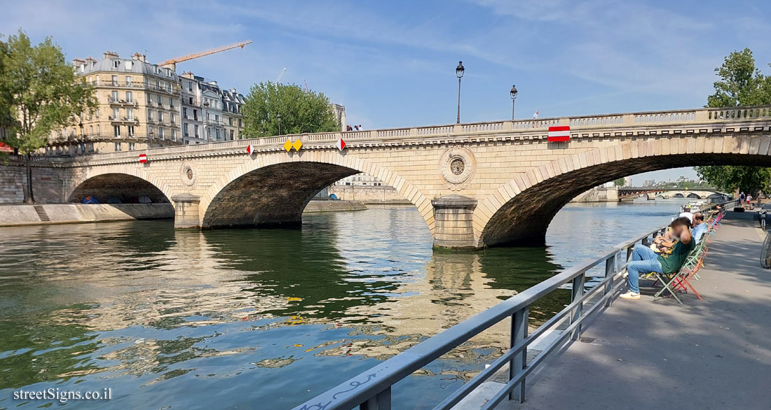 Paris - Louis Philippe Bridge - 34 Voie Georges Pompidou, 75004 Paris, France