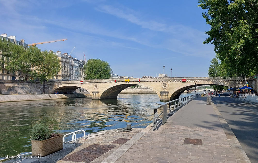 Paris - Louis Philippe Bridge - 34 Voie Georges Pompidou, 75004 Paris, France