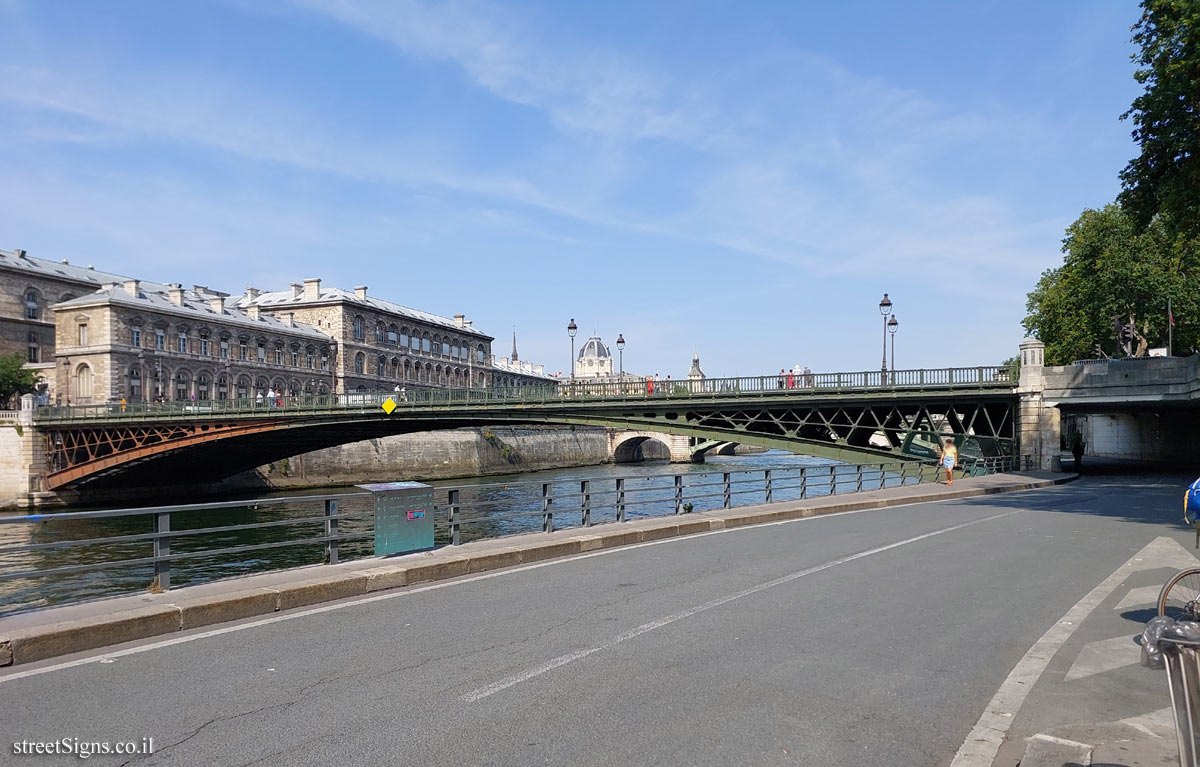 Paris - Arcole Bridge - Voie George Pompidou, Sous le pont d’Arcole, 75004 Paris, France