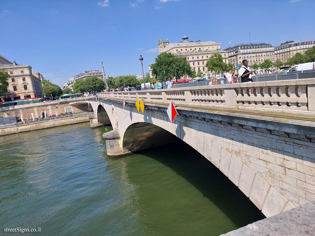 Paris - au Change Bridge (2) - Pont au Change, 75004 Paris, France