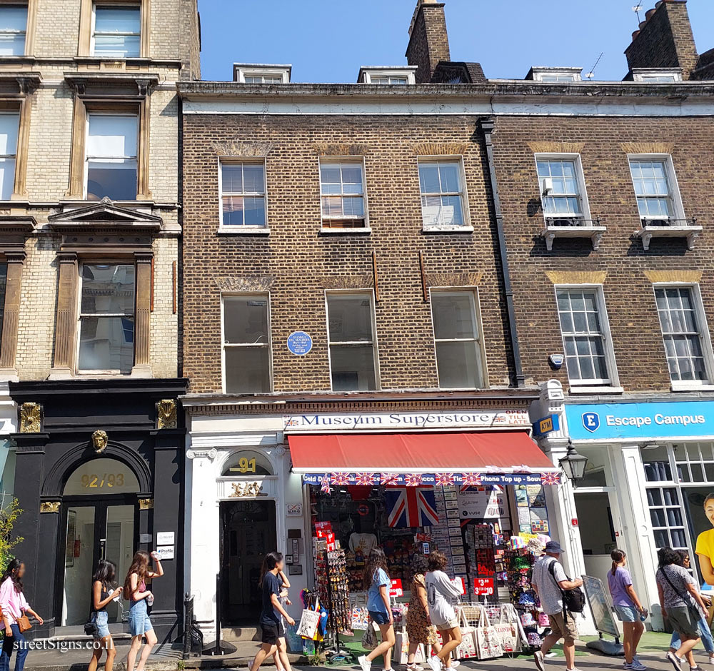 London - commemorative plaque at the place where the cartoonist George du Maurier lived - 91 Great Russell St, London WC1B 3PS, UK