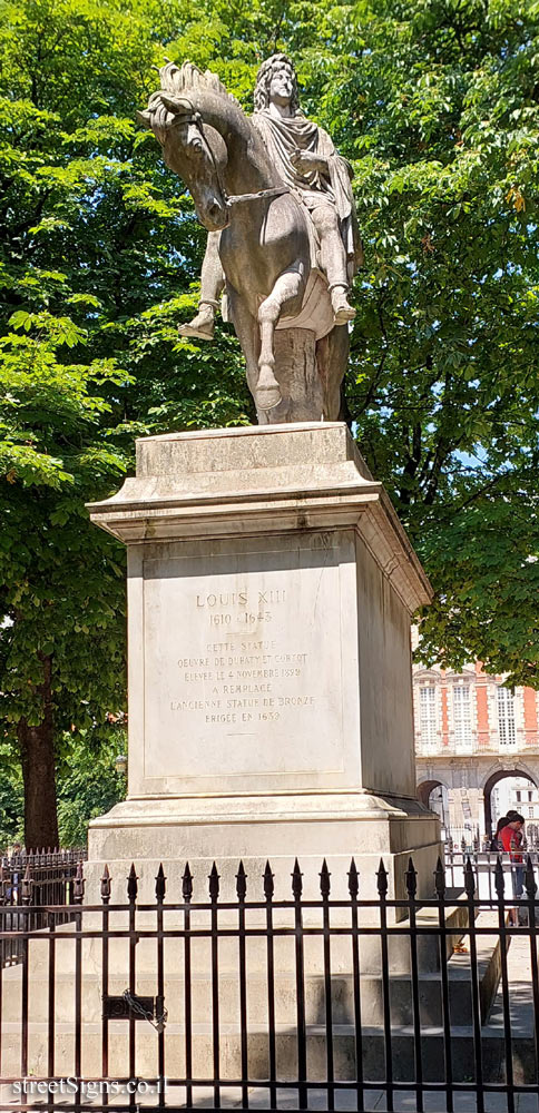 Paris - Place des Vosges - The statue of King Louis XIII - Place des Vosges, Pl. des Vosges, 75004 Paris, France
