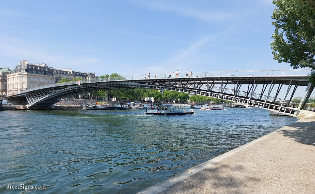 Paris - Léopold-Sédar-Senghor Bridge - Passerelle de Solferino, Rue de Solferino, 75007 Paris, France