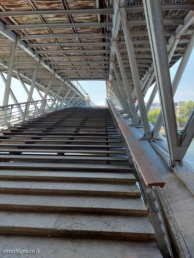 Paris - Léopold-Sédar-Senghor Bridge - Passerelle de Solferino, Rue de Solferino, 75007 Paris, France