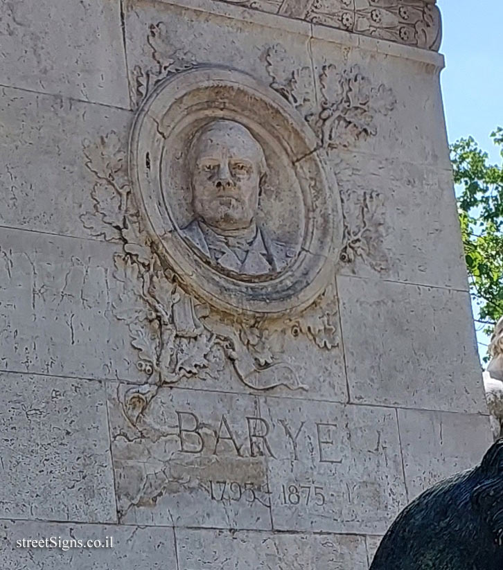 Paris - Memorial statue to the French sculptor Antoine-Louis Barye - Square Barye, 2 Bd Henri IV, 75004 Paris, France