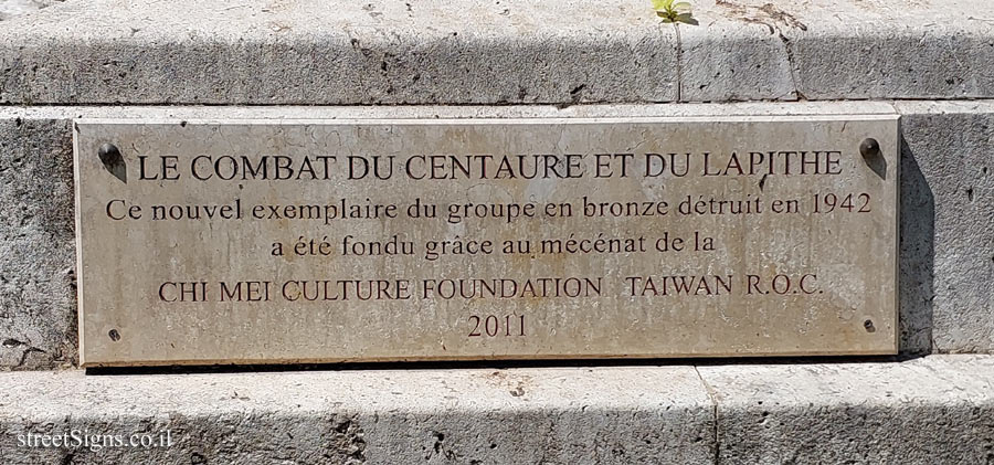 Paris - Memorial statue to the French sculptor Antoine-Louis Barye - Square Barye, 2 Bd Henri IV, 75004 Paris, France