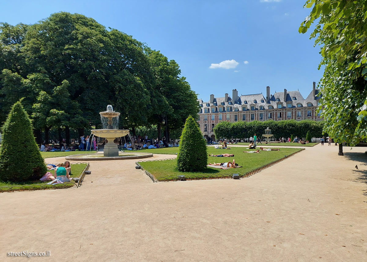 Paris - Gardens - Square Louis-XIII (Place des Vosges) - 25 Pl. des Vosges, 75004 Paris, France