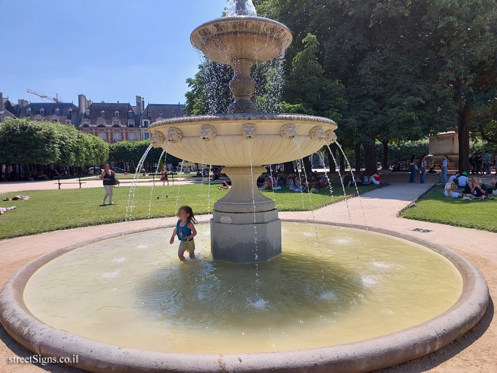 Paris - Gardens - Square Louis-XIII (Place des Vosges) - 25 Pl. des Vosges, 75004 Paris, France