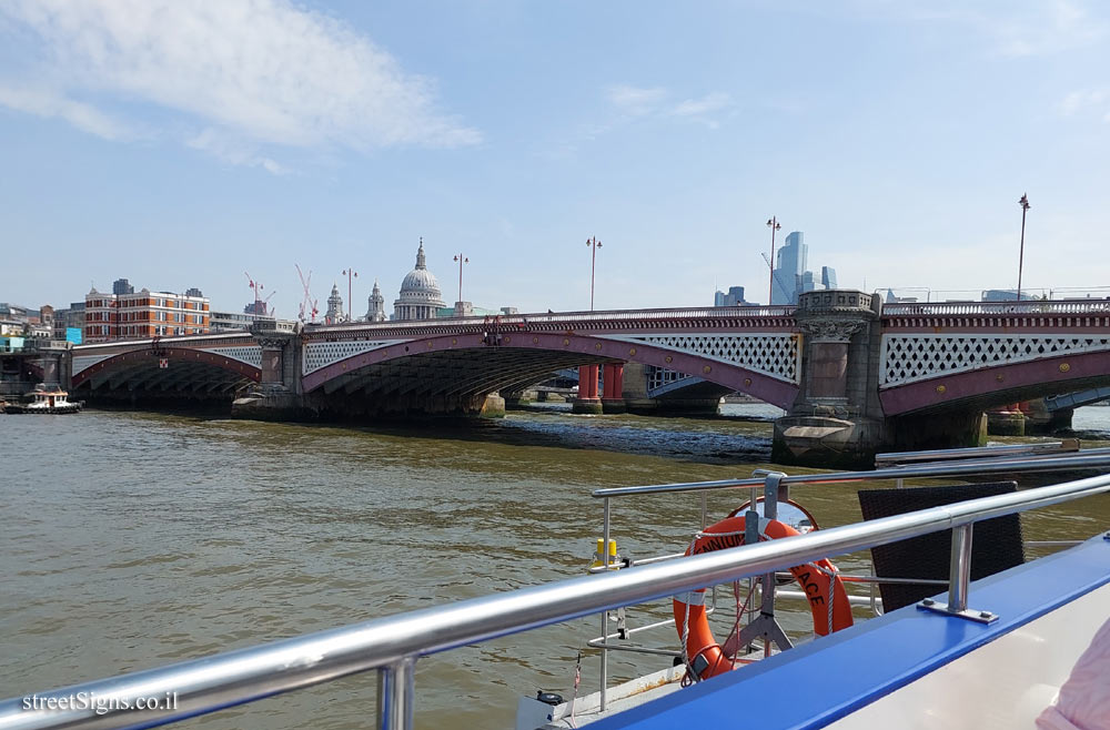 London - Blackfriars Bridge - Blackfriars Bridge, Blackfriars Bridge, London SE1 9UD, UK