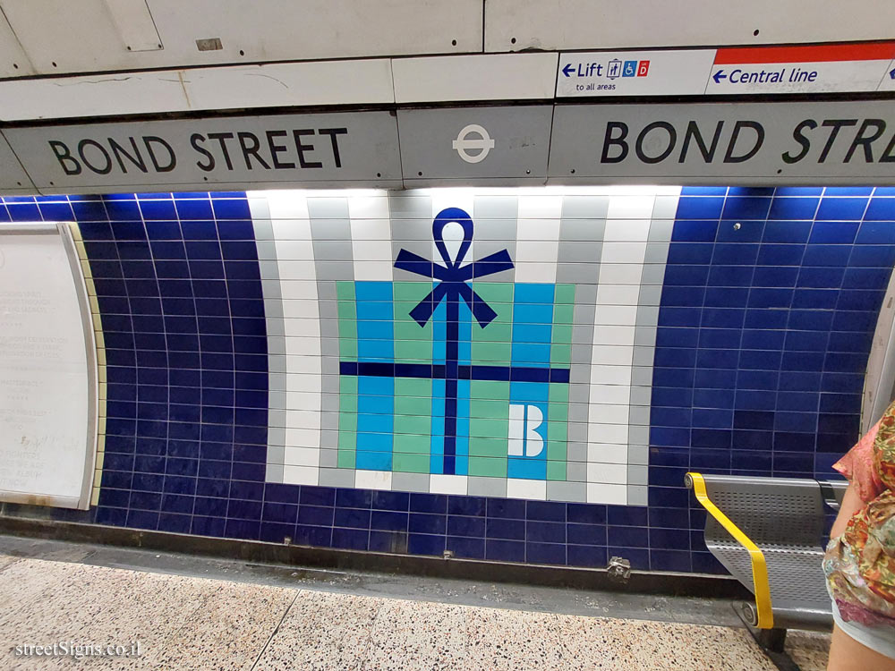 London - Bond Street Subway Station - Interior of the station - Bond Street, Bond Street Station Underground Ltd, Oxford St, London W1R 1FE, UK