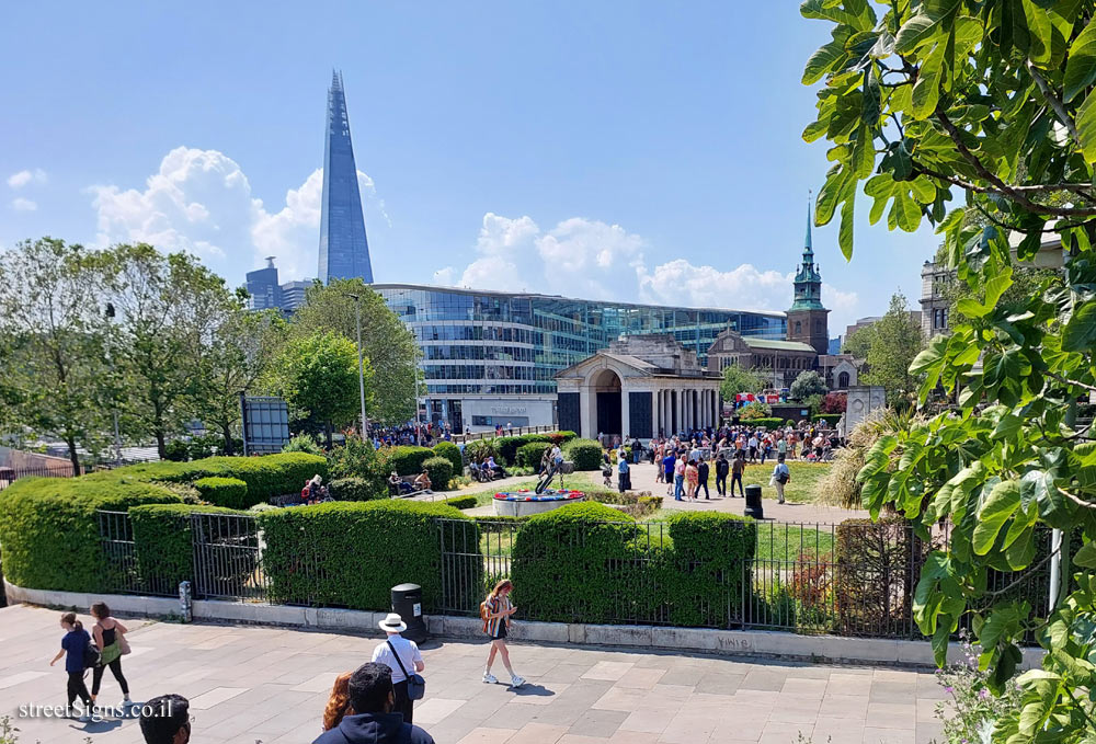 London - Jubilee Walkway - Wakefield Gardens - Tower Hill, London EC3N 4DJ, UK