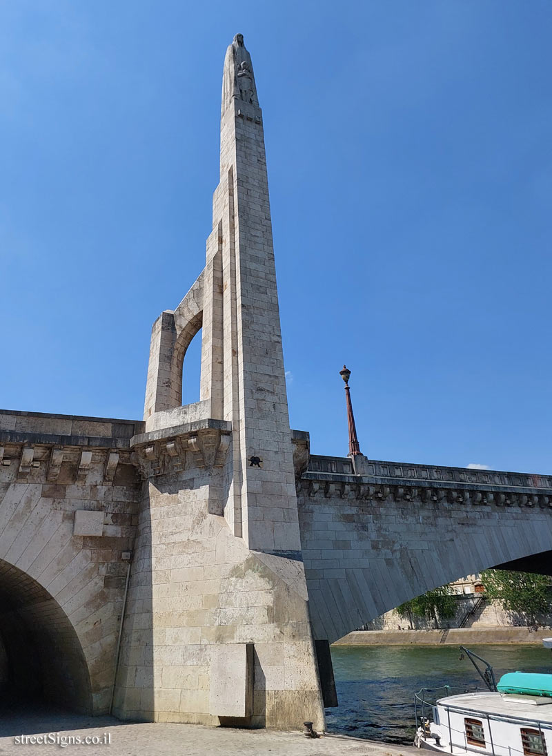 Paris - Tournelle Bridge - 9040 Pont de la Tournelle, 75004 Paris, France