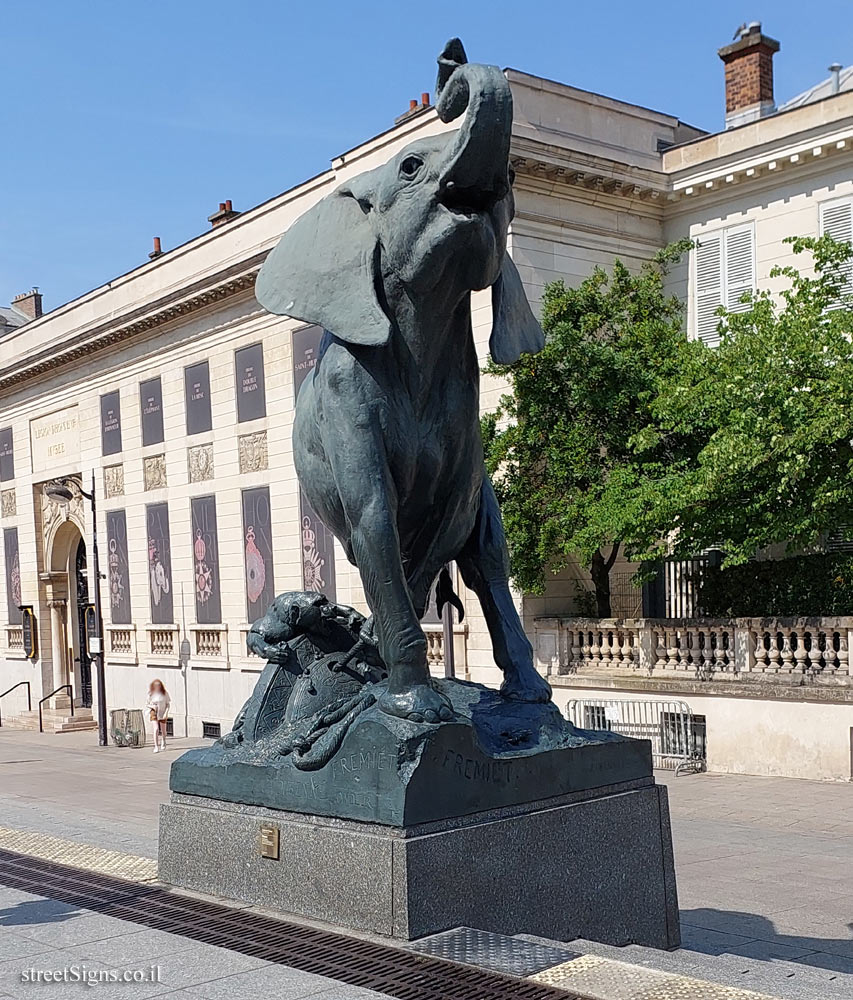 Paris - Musée d’Orsay - "Elephant" outdoor sculpture by Emmanuel Frémiet - Musée d’Orsay, 75007 Paris, France