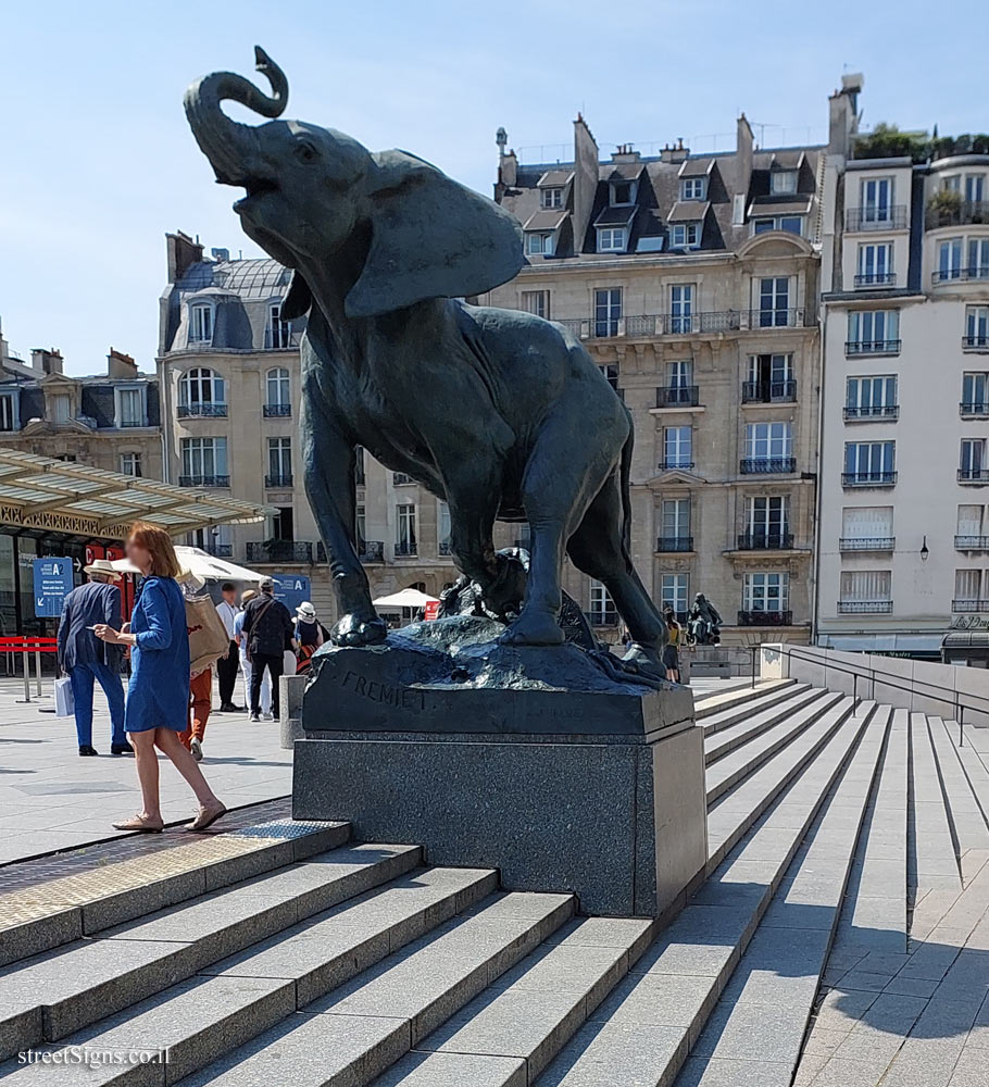 Paris - Musée d’Orsay - "Elephant" outdoor sculpture by Emmanuel Frémiet - Musée d’Orsay, 75007 Paris, France