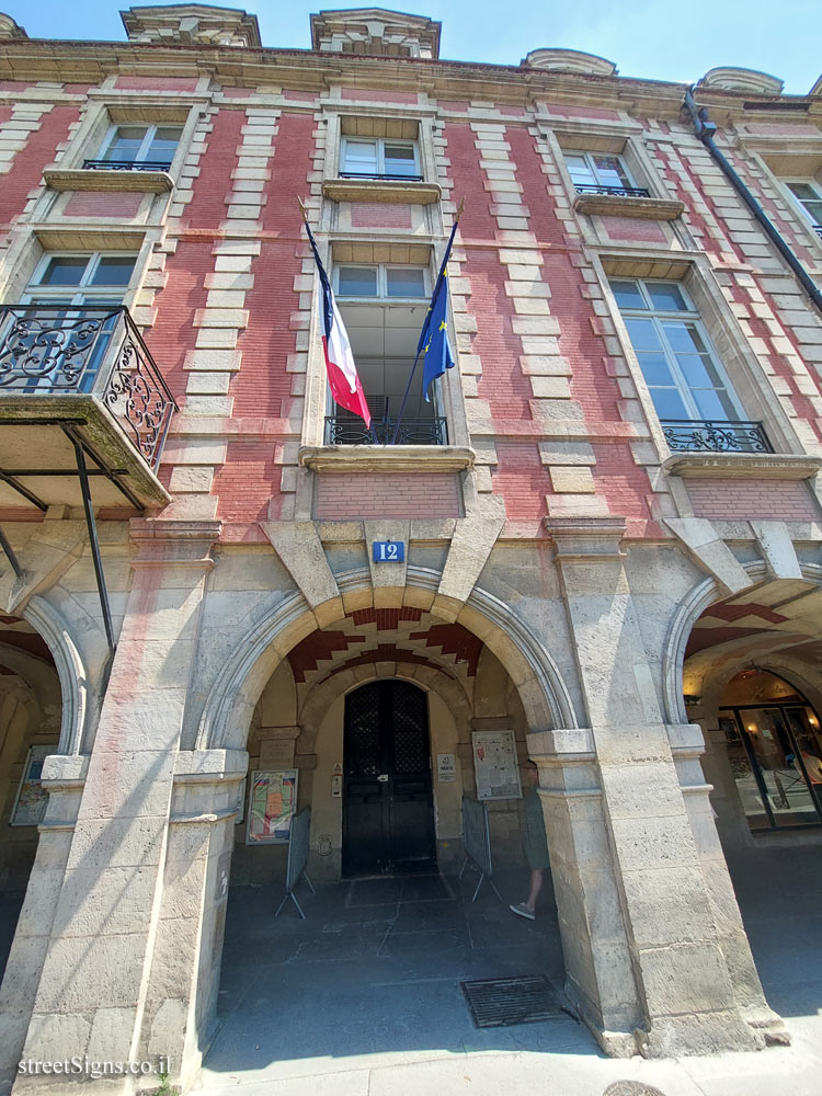 Paris - commemoration of the Jewish kindergarten children who were deported - 12 Pl. des Vosges, 75004 Paris, France