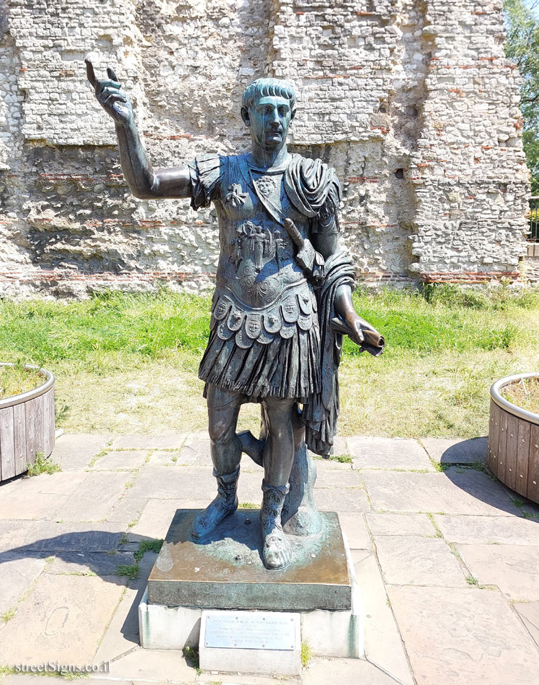 London - The statue of the Roman emperor Trajan - Unnamed Road, London EC3N 2LY, UK