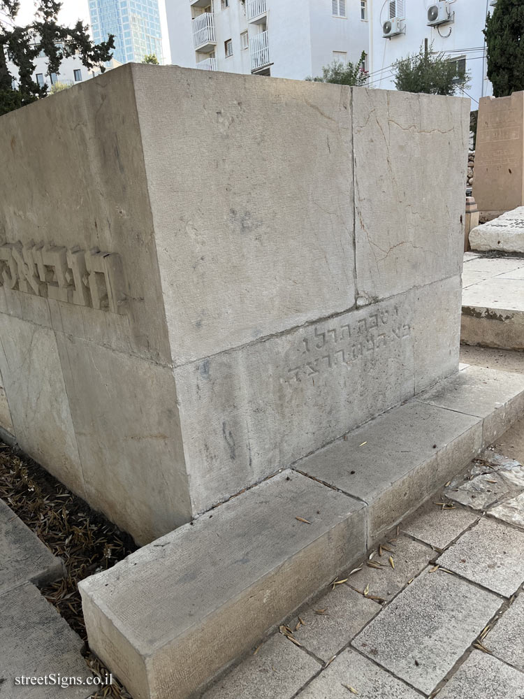 Tel Aviv - Trumpeldor Cemetery - The grave of Hayim Nahman Bialik and Mania Bialik - Hovevei Tsiyon St 18, Tel Aviv-Yafo, Israel